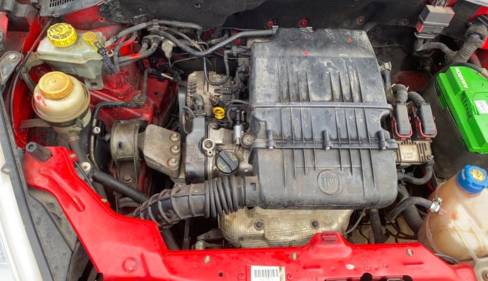 2015 Fiat Punto EVO DYNAMIC 1.2, Petrol, Manual, 1,00,877 km, Engine View - Right