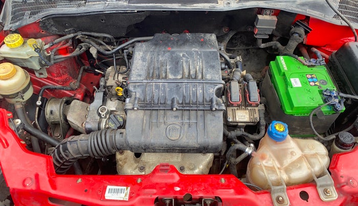 2015 Fiat Punto EVO DYNAMIC 1.2, Petrol, Manual, 1,00,877 km, Engine View