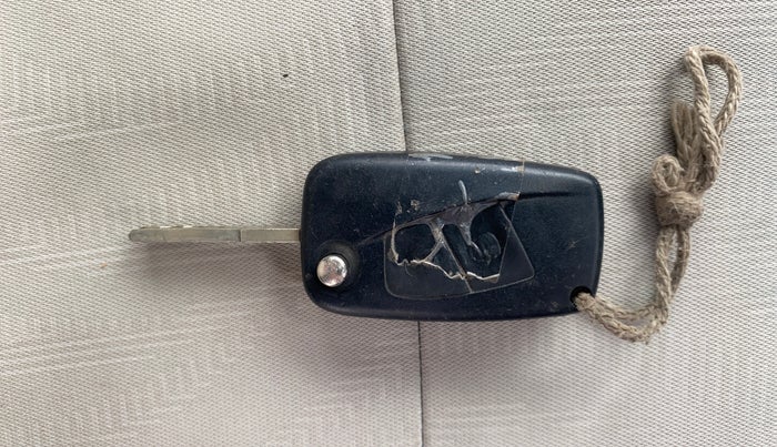 2015 Fiat Punto EVO DYNAMIC 1.2, Petrol, Manual, 1,00,877 km, Key Close Up