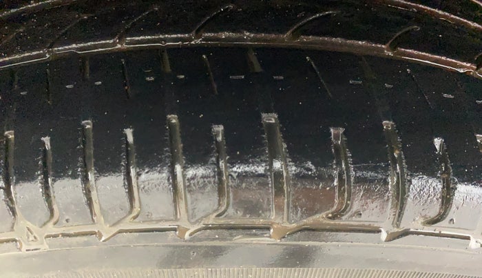 2015 Fiat Punto EVO DYNAMIC 1.2, Petrol, Manual, 1,00,877 km, Right Rear Tyre Tread