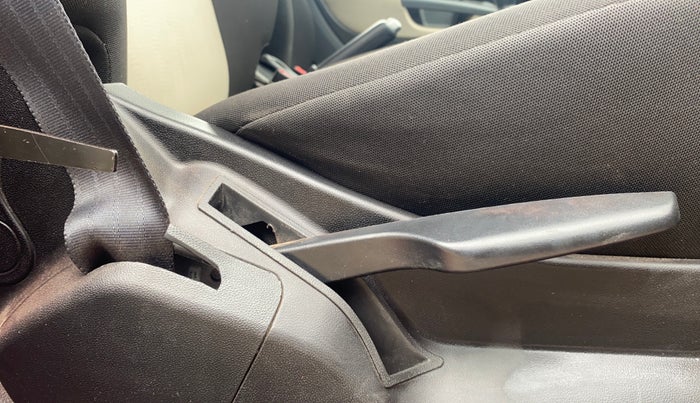 2015 Fiat Punto EVO DYNAMIC 1.2, Petrol, Manual, 1,00,877 km, Driver Side Adjustment Panel