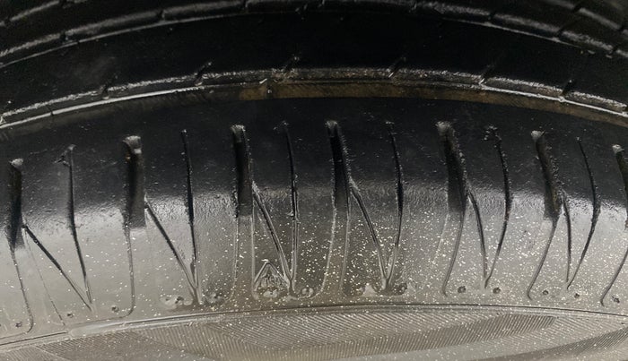 2013 Hyundai i20 SPORTZ 1.2, Petrol, Manual, 61,889 km, Left Front Tyre Tread