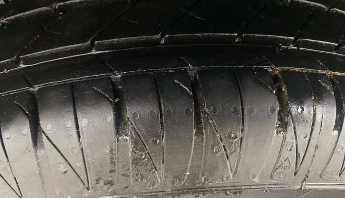 2013 Hyundai i20 SPORTZ 1.2, Petrol, Manual, 61,889 km, Right Rear Tyre Tread