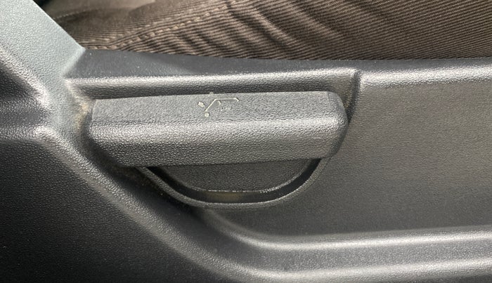 2013 Hyundai i20 SPORTZ 1.2, Petrol, Manual, 61,889 km, Driver Side Adjustment Panel