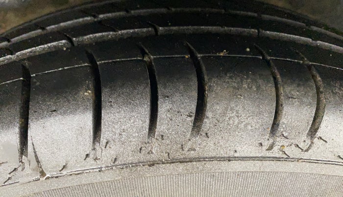 2016 Hyundai i10 SPORTZ 1.1, Petrol, Manual, 56,616 km, Right Rear Tyre Tread