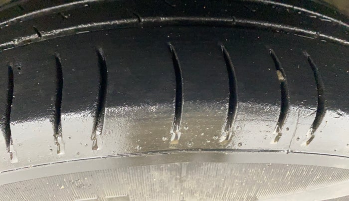 2016 Hyundai i10 SPORTZ 1.1, Petrol, Manual, 56,616 km, Left Front Tyre Tread