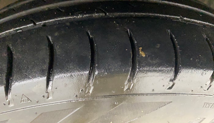 2016 Hyundai i10 SPORTZ 1.1, Petrol, Manual, 56,616 km, Right Front Tyre Tread