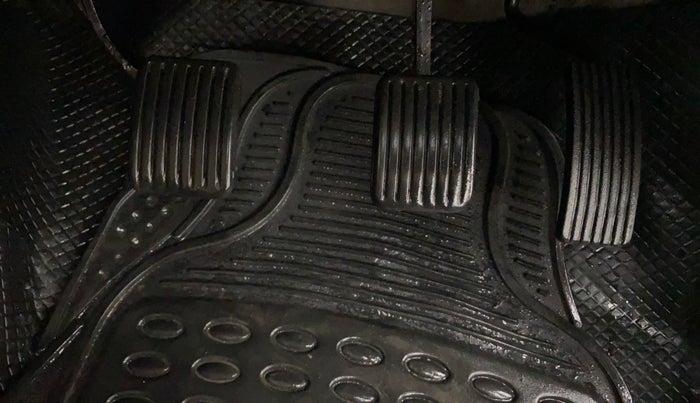 2016 Hyundai i10 SPORTZ 1.1, Petrol, Manual, 56,616 km, Pedals