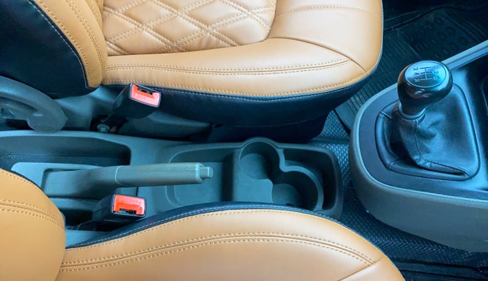 2016 Hyundai i10 SPORTZ 1.1, Petrol, Manual, 56,616 km, Gear Lever