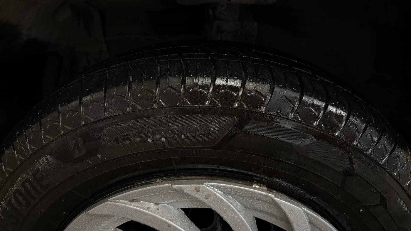 2016 Maruti Swift VXI O, Petrol, Manual, 79,152 km, Left Front Tyre Tread