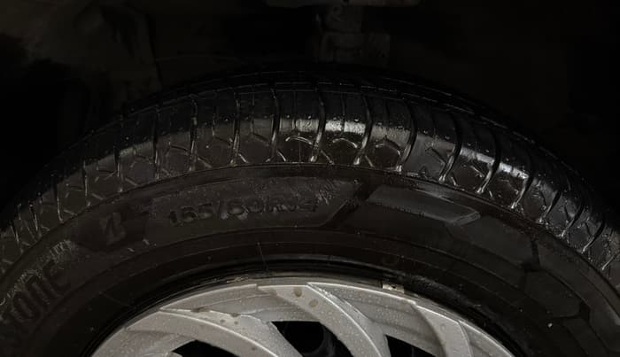 2016 Maruti Swift VXI O, Petrol, Manual, 79,152 km, Left Front Tyre Tread