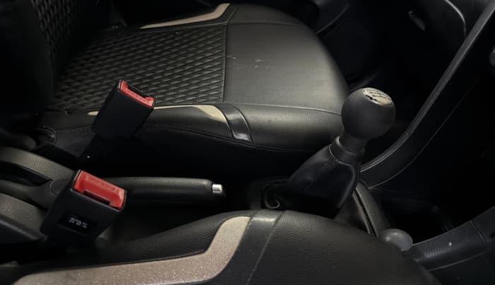 2016 Maruti Swift VXI O, Petrol, Manual, 79,152 km, Gear Lever