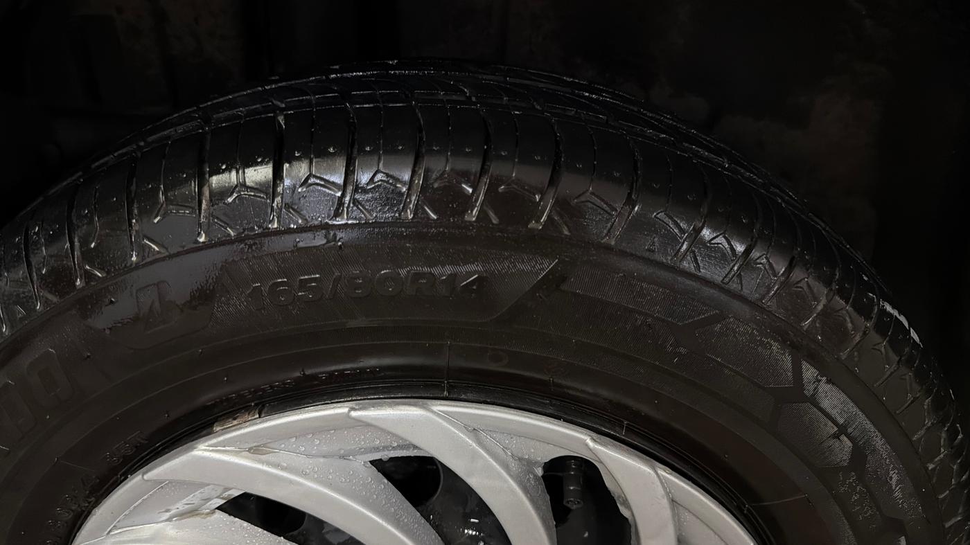 2016 Maruti Swift VXI O, Petrol, Manual, 79,152 km, Right Rear Tyre Tread