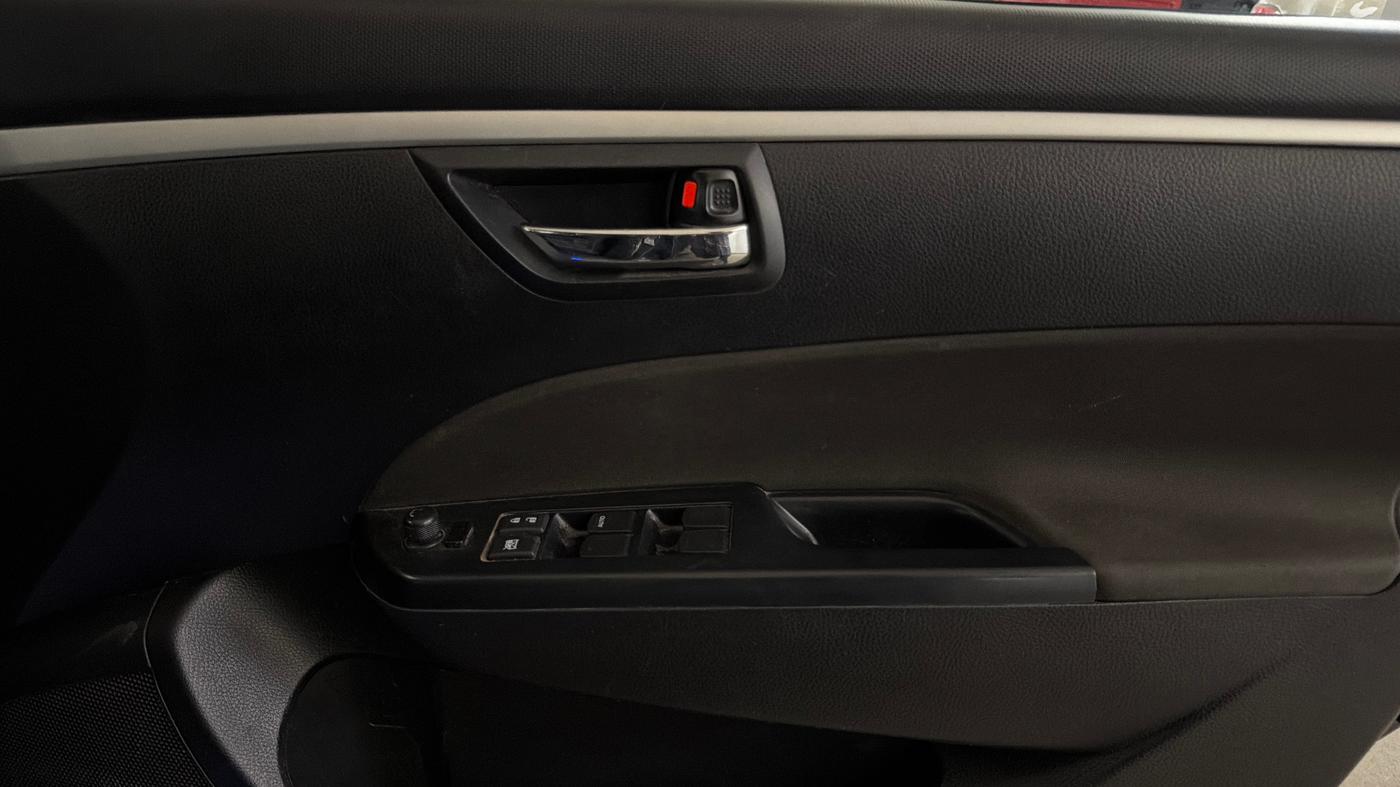 2016 Maruti Swift VXI O, Petrol, Manual, 79,152 km, Driver Side Door Panels Control