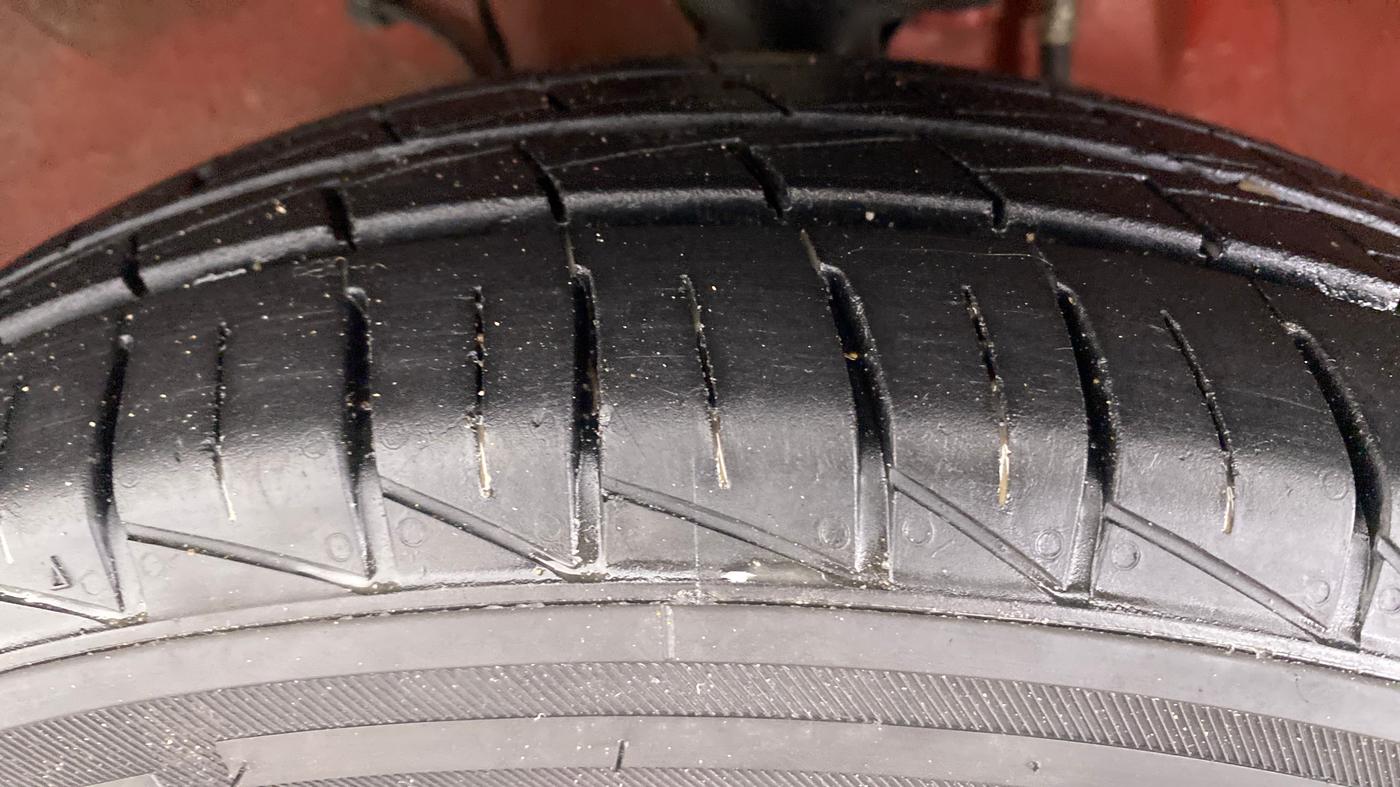 2020 Maruti Alto VXI PLUS, Petrol, Manual, 10,225 km, Left Front Tyre Tread