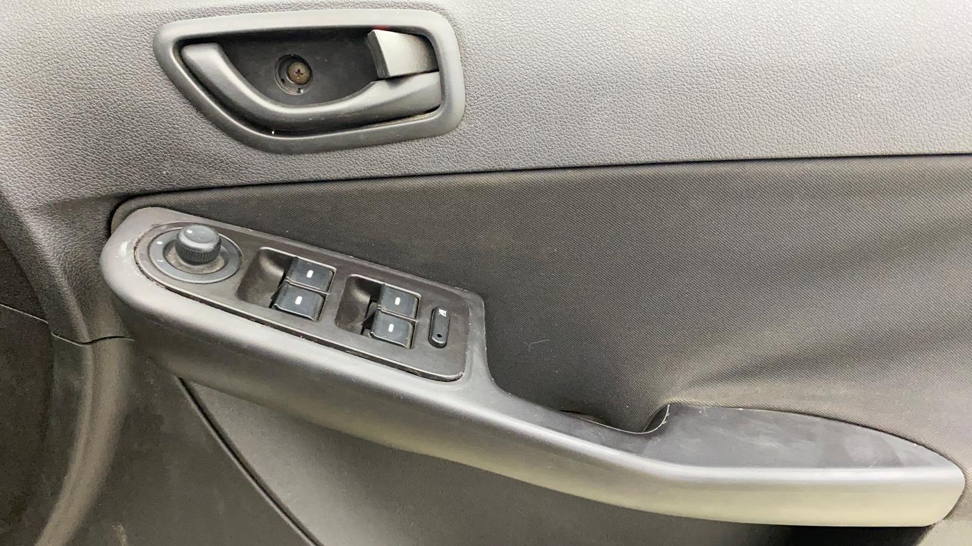 2014 Tata Zest XMS PETROL, Petrol, Manual, 38,531 km, Driver Side Door Panels Control