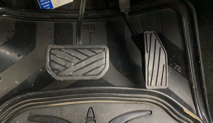 2019 Maruti Swift VXI AMT, Petrol, Automatic, 72,175 km, Pedals