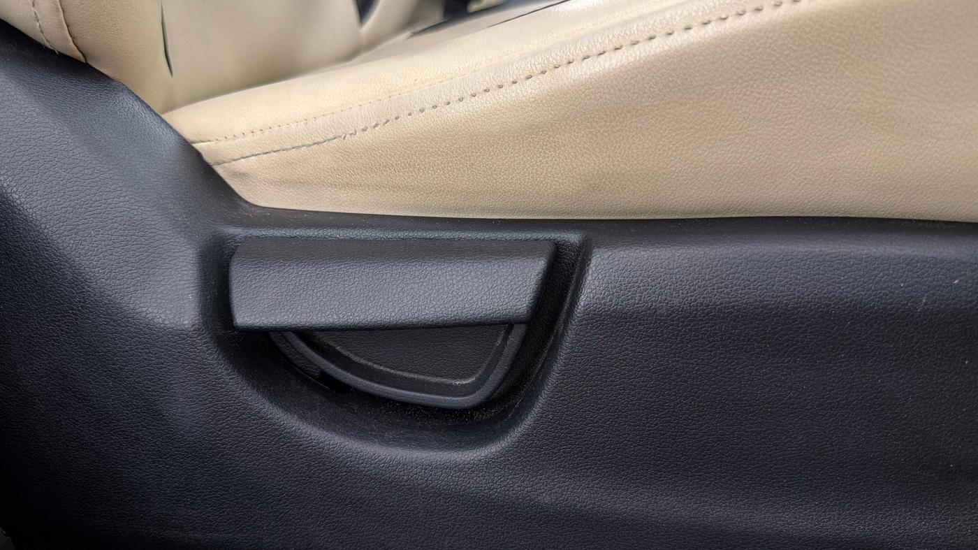 2022 Hyundai NEW SANTRO MAGNA EXECUTIVE CNG, CNG, Manual, 75,360 km, Driver Side Adjustment Panel