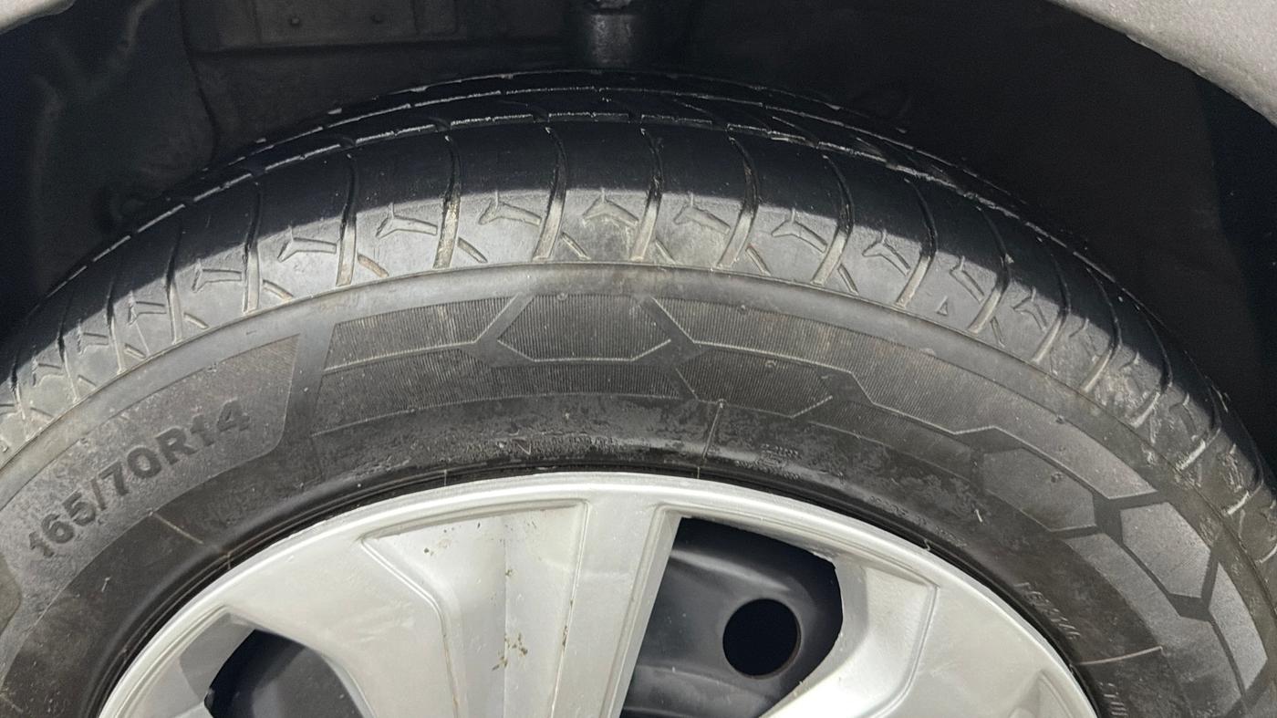 2022 Hyundai NEW SANTRO MAGNA EXECUTIVE CNG, CNG, Manual, 75,360 km, Left Front Tyre Tread
