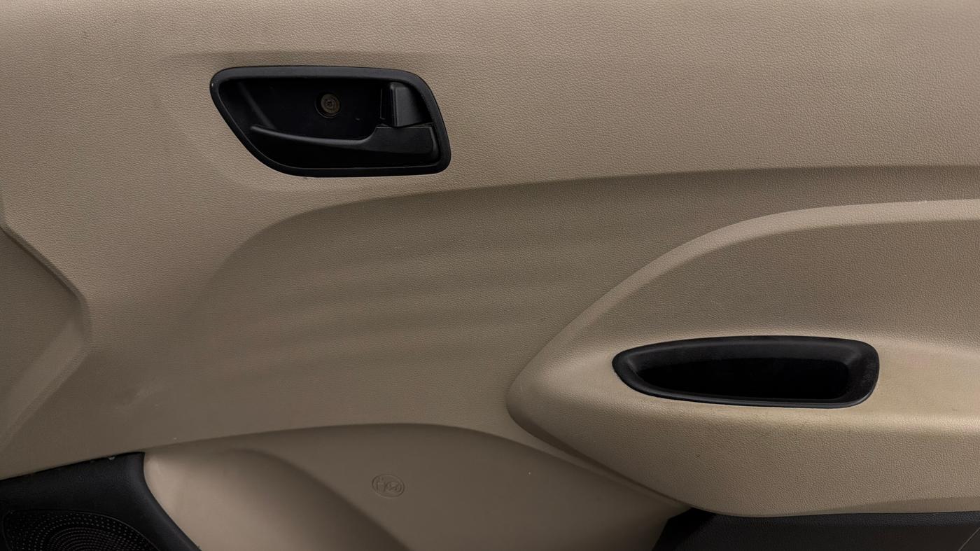 2022 Hyundai NEW SANTRO MAGNA EXECUTIVE CNG, CNG, Manual, 75,360 km, Driver Side Door Panels Control