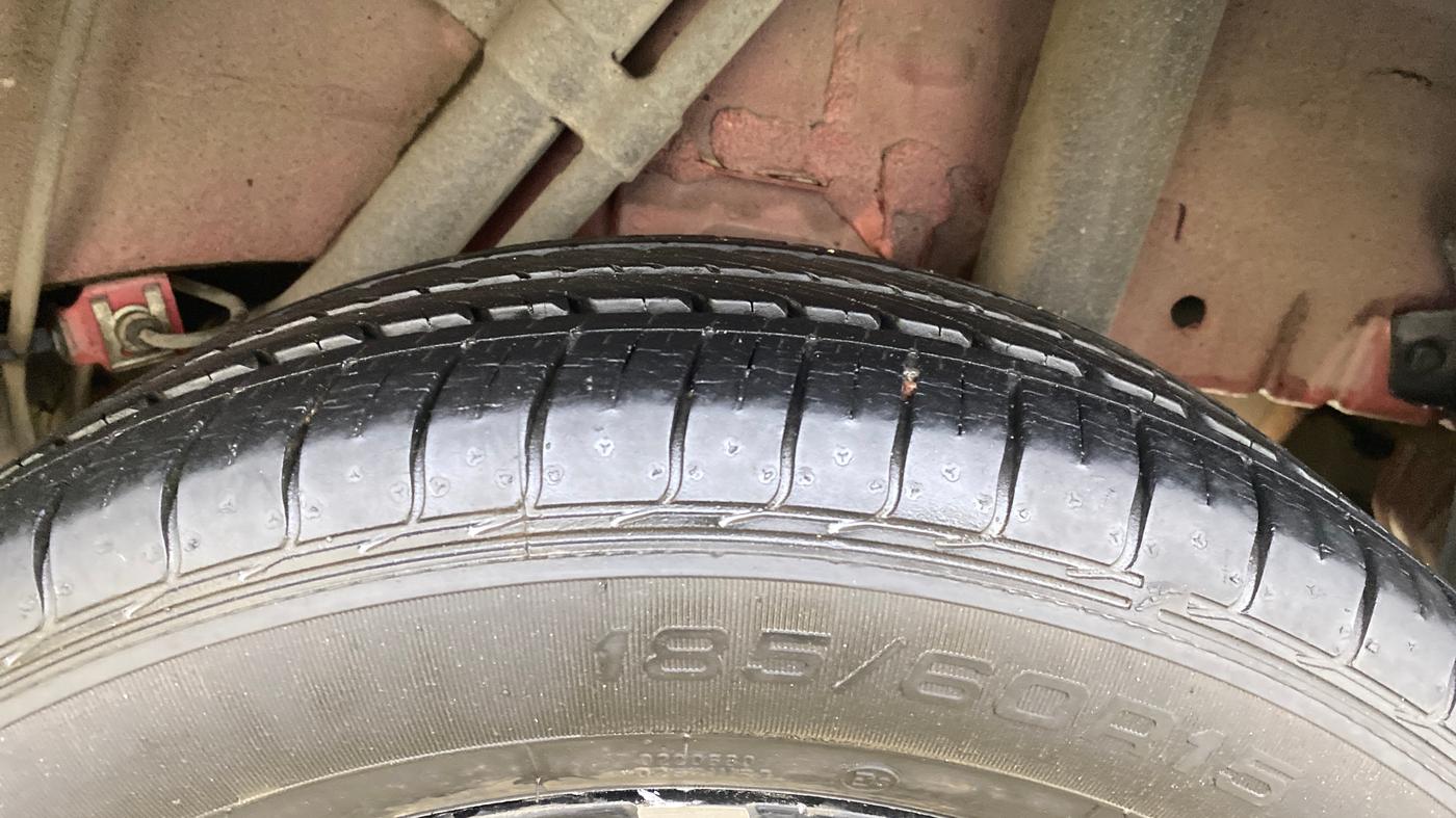 2017 Mahindra KUV 100 NXT K8 P 6 STR, Petrol, Manual, 19,051 km, Left Rear Tyre Tread