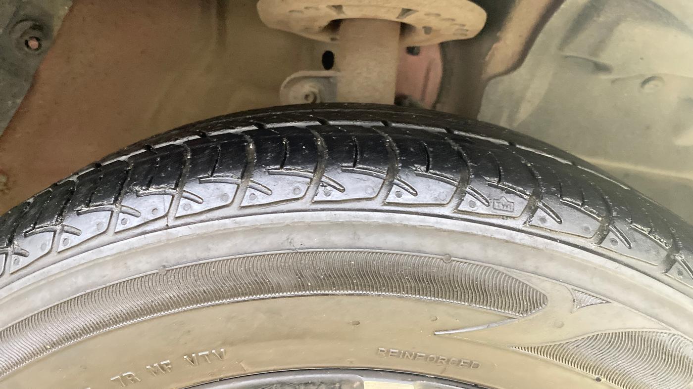 2017 Mahindra KUV 100 NXT K8 P 6 STR, Petrol, Manual, 19,051 km, Right Front Tyre Tread