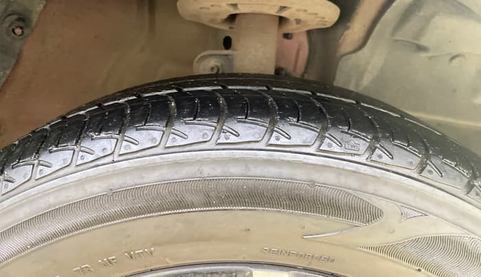 2017 Mahindra KUV 100 NXT K8 P 6 STR, Petrol, Manual, 19,051 km, Right Front Tyre Tread