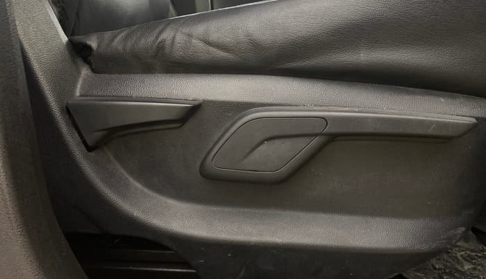 2017 Mahindra KUV 100 NXT K8 P 6 STR, Petrol, Manual, 19,051 km, Driver Side Adjustment Panel