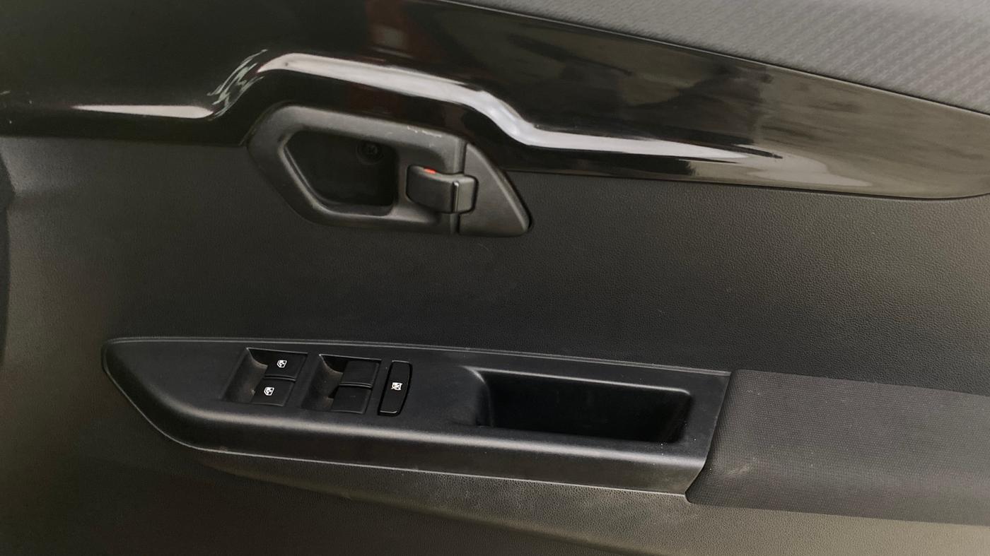 2017 Mahindra KUV 100 NXT K8 P 6 STR, Petrol, Manual, 19,051 km, Driver Side Door Panels Control