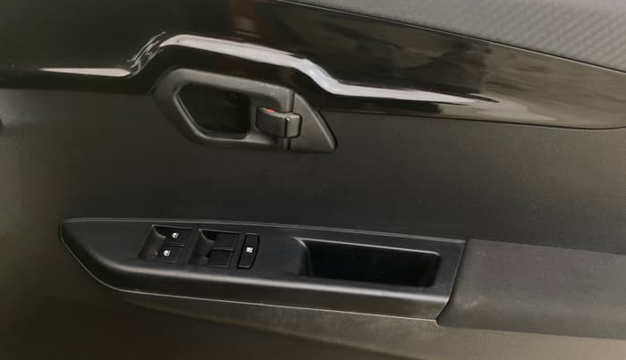 2017 Mahindra KUV 100 NXT K8 P 6 STR, Petrol, Manual, 19,051 km, Driver Side Door Panels Control