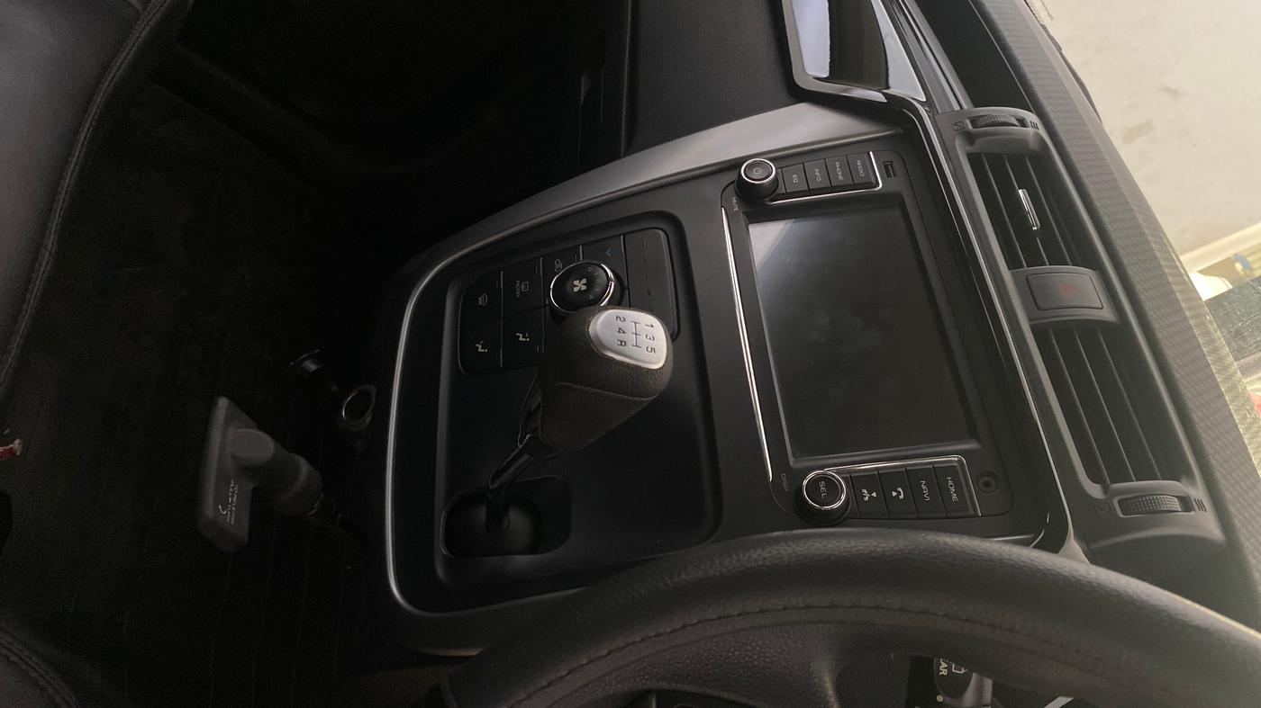 2017 Mahindra KUV 100 NXT K8 P 6 STR, Petrol, Manual, 19,051 km, Gear Lever