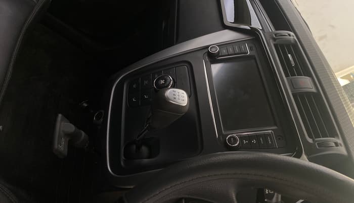 2017 Mahindra KUV 100 NXT K8 P 6 STR, Petrol, Manual, 19,051 km, Gear Lever