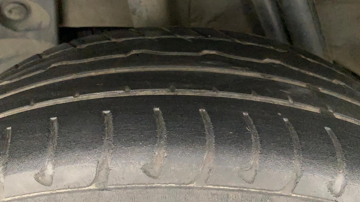 2015 Nissan Terrano XL (P), Petrol, Manual, 72,643 km, Right Rear Tyre Tread