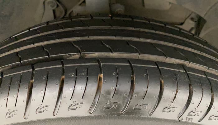2015 Nissan Terrano XL (P), Petrol, Manual, 72,643 km, Right Front Tyre Tread