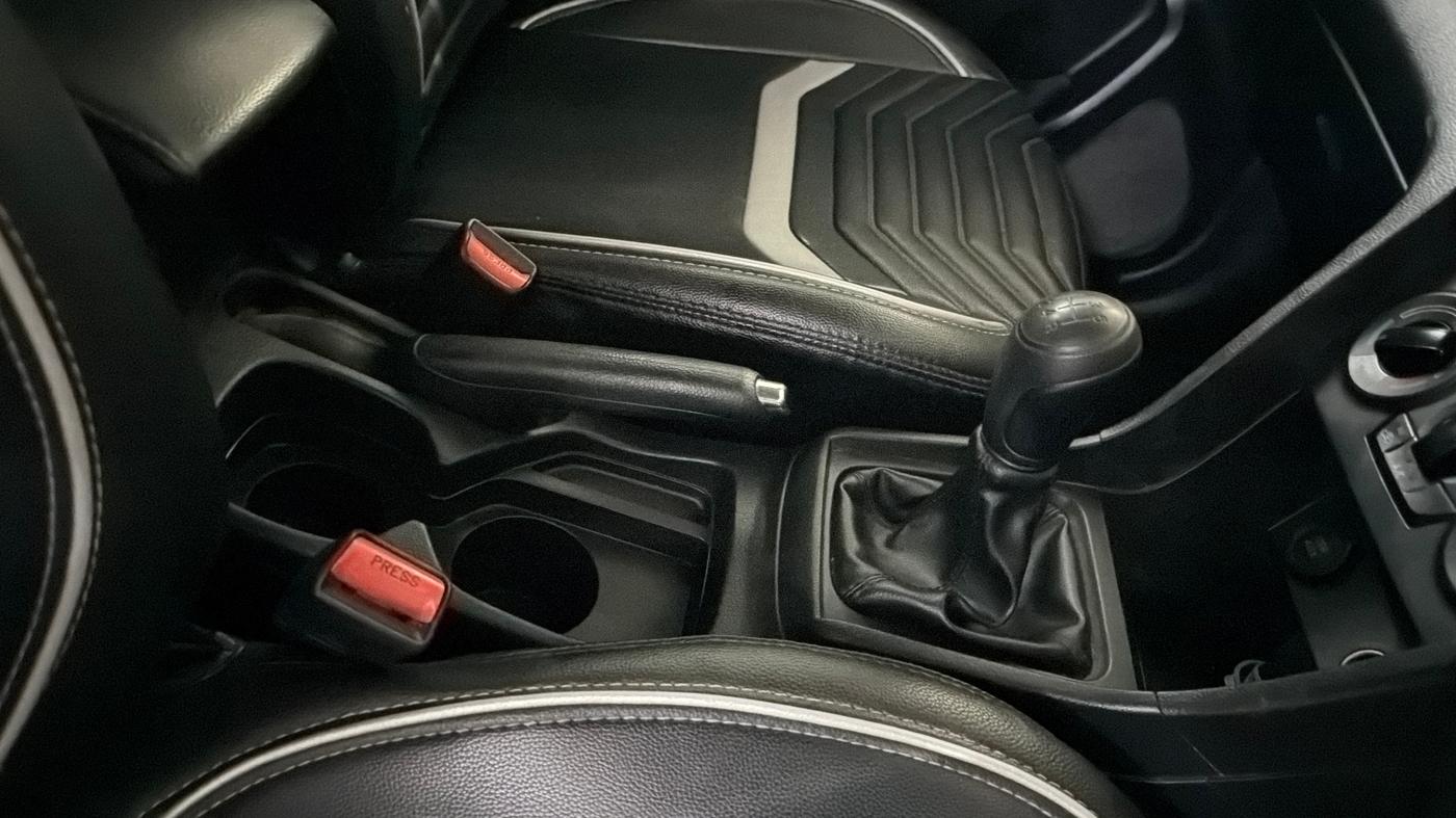 2022 Maruti Vitara Brezza LXI, CNG, Manual, 66,863 km, Gear Lever
