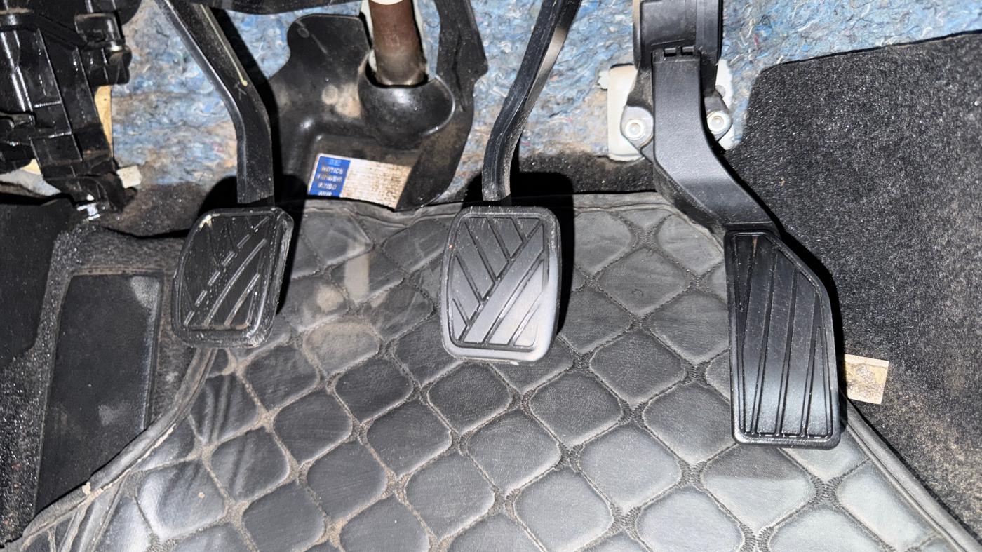 2022 Maruti Vitara Brezza LXI, CNG, Manual, 66,863 km, Pedals