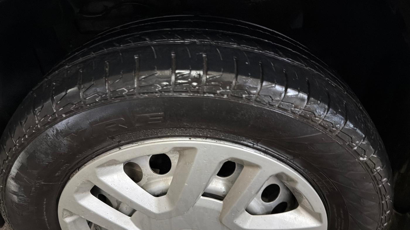2022 Maruti Vitara Brezza LXI, CNG, Manual, 66,863 km, Left Front Tyre Tread