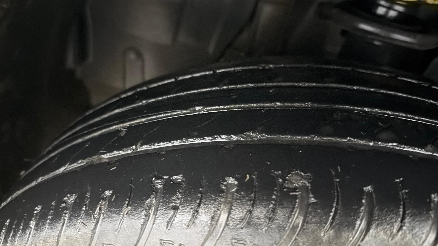 2023 Nissan MAGNITE XL, Petrol, Manual, 40,563 km, Left Front Tyre Tread