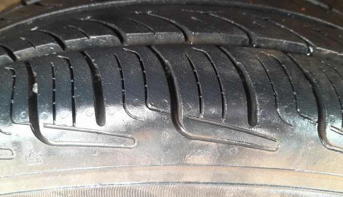 2015 Honda Brio VX MT, Petrol, Manual, 53,226 km, Right Rear Tyre Tread
