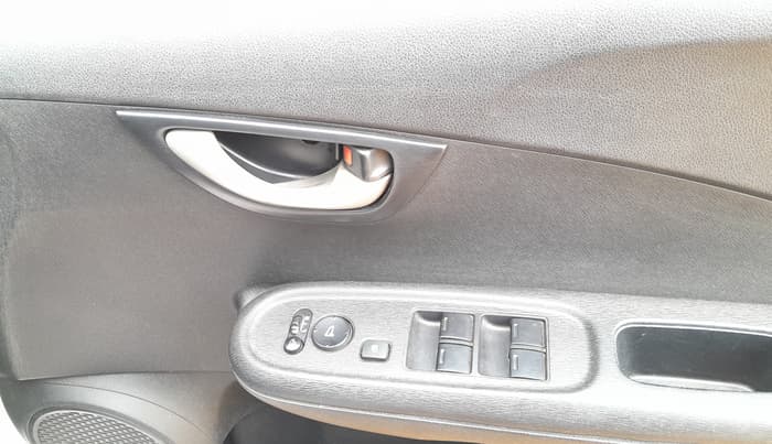 2015 Honda Brio VX MT, Petrol, Manual, 53,226 km, Driver Side Door Panels Control