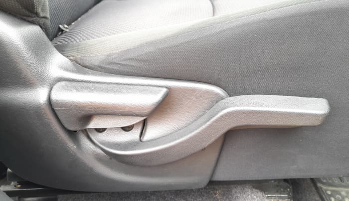 2015 Honda Brio VX MT, Petrol, Manual, 53,226 km, Driver Side Adjustment Panel