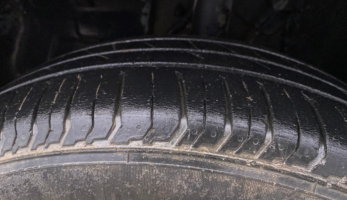 2022 Tata PUNCH ADVENTURE MT, Petrol, Manual, 99,571 km, Left Front Tyre Tread