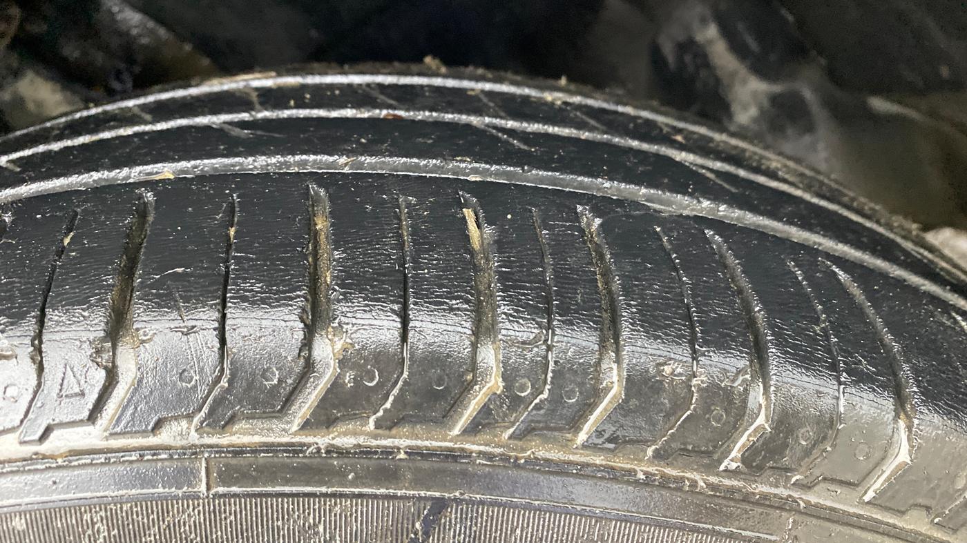 2022 Tata PUNCH ADVENTURE MT, Petrol, Manual, 99,571 km, Right Front Tyre Tread