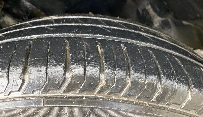 2022 Tata PUNCH ADVENTURE MT, Petrol, Manual, 99,571 km, Right Front Tyre Tread