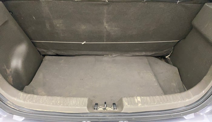 2016 Hyundai i10 MAGNA 1.1, Petrol, Manual, 94,170 km, Boot Inside