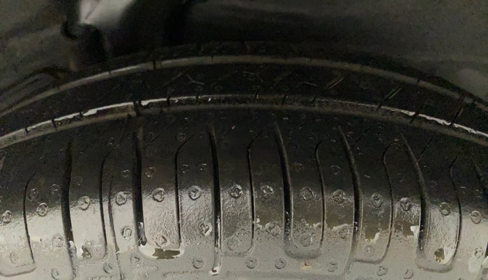 2016 Hyundai i10 MAGNA 1.1, Petrol, Manual, 94,170 km, Left Rear Tyre Tread