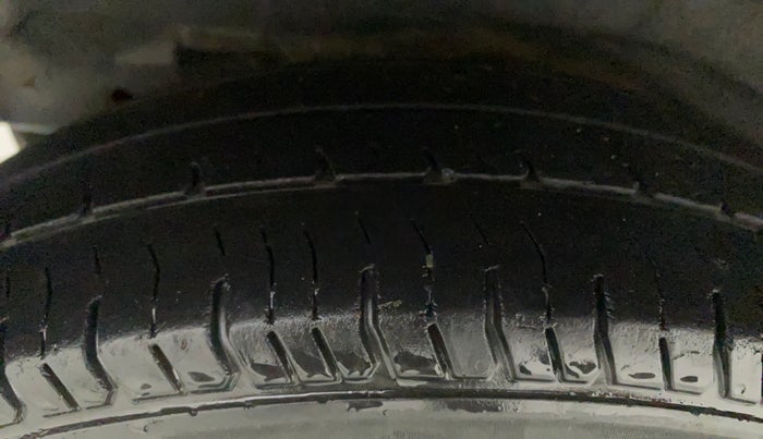 2016 Hyundai i10 MAGNA 1.1, Petrol, Manual, 94,170 km, Right Rear Tyre Tread