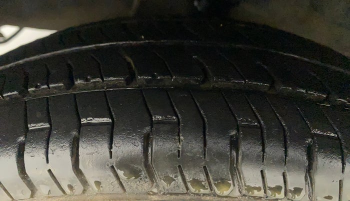 2016 Hyundai i10 MAGNA 1.1, Petrol, Manual, 94,170 km, Left Front Tyre Tread