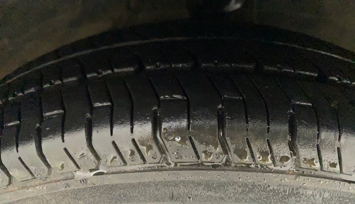 2016 Hyundai i10 MAGNA 1.1, Petrol, Manual, 94,170 km, Right Front Tyre Tread