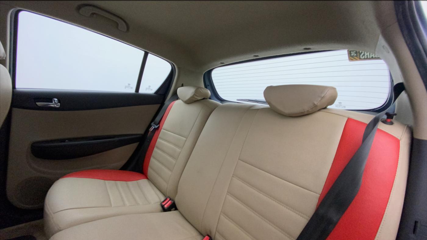 2014 Hyundai i20 ASTA 1.2, Petrol, Manual, 64,912 km, Right Side Rear Door Cabin